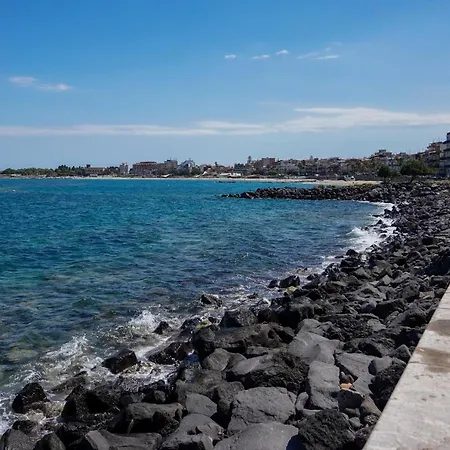 Nick & Santo's Holiday Homes Beach Front Lux Apartment Giardini Naxos
