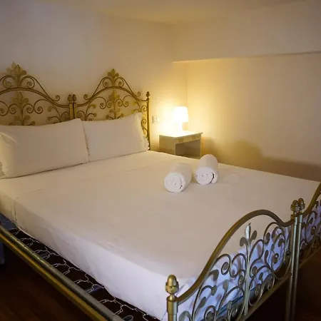 Nick & Santo's Holiday Homes Beach Front Lux Appartamento *