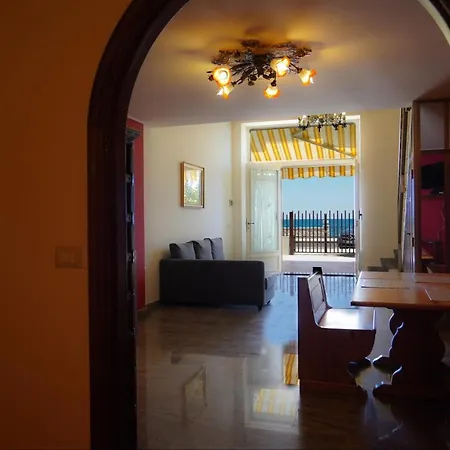 Appartamento Nick & Santo's Holiday Homes Beach Front Lux Giardini Naxos