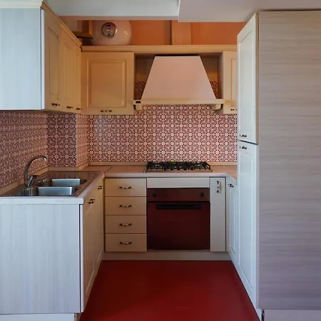 Nick & Santo's Holiday Homes Beach Front Lux Apartment *