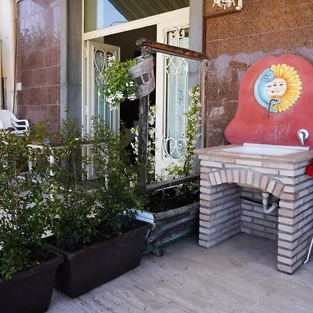 Nick & Santo's Holiday Homes Beach Front Lux Apartment Giardini Naxos