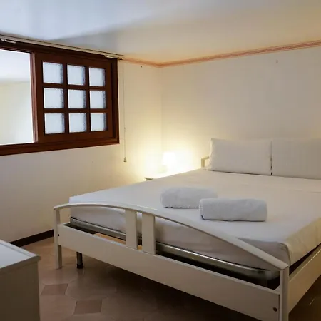 Nick & Santo's Holiday Homes Beach Front Lux Appartamento