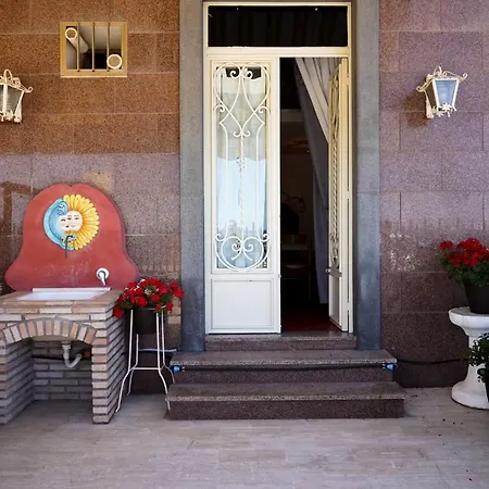 Nick & Santo's Holiday Homes Beach Front Lux Giardini Naxos
